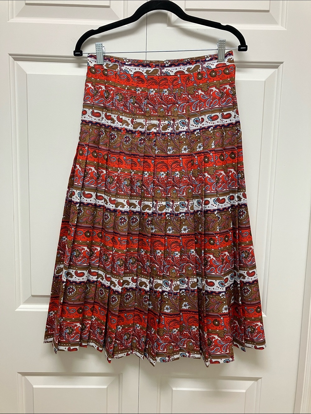Vintage pleated paisley skirt, made in Hong Kong, polyester, orange-red, M